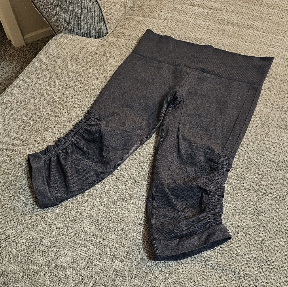 Lululemon Athletica Dark Gray Athletic Yoga Capri Leggings Size 6 - Picture 2 of 6